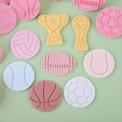 Sport Ausstecher plus Pr&auml;ger Set 16 teilig - 8 Ausstecher und 8 Stempel - Fussball, Tennisball, Football, Volleyball, Basketball, Baseball, Troph&auml;e, Pokal